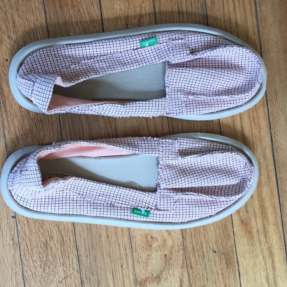 Sanuk light pink flats